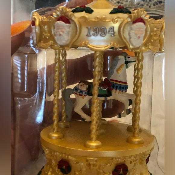 Hallmark Keepsake Ornament Magic Collectors Series Carousel Horse Light Music - Picture 4 of 6